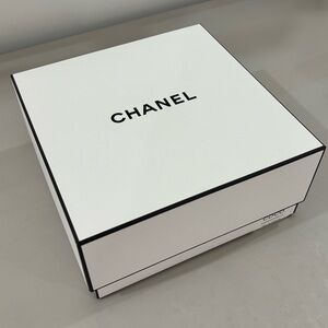 CHANEL Classic White Box